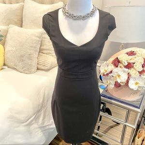 H&M V-Neck Capped Sleeve Dress 👗